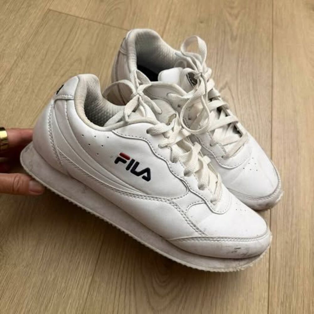 FILA Disruptor Low White Sneakers size 8.5 women’s